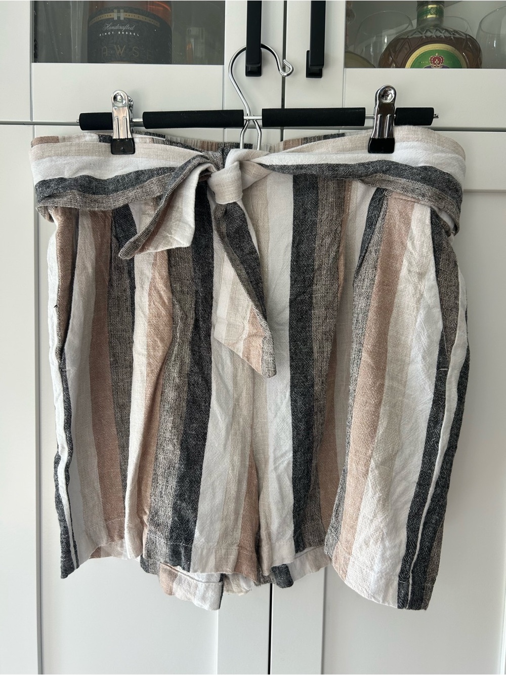 Dynamite Beige, Black & White Striped Tie-Waist Shorts Large